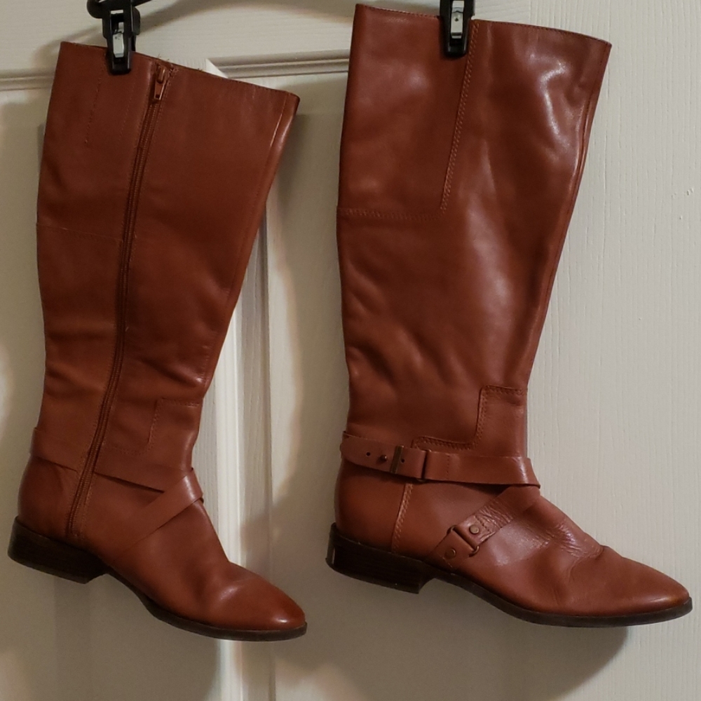 Boots - Picture 2 of 5
